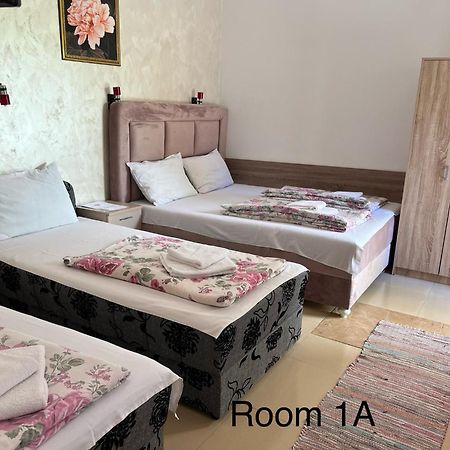 Sobe Sa Sopstvenim Kupatilom Private Rooms Bathroom In Center Novi Sad Exterior foto