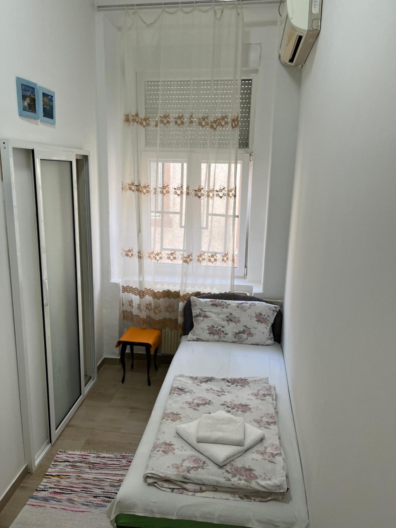 Sobe Sa Sopstvenim Kupatilom Private Rooms Bathroom In Center Novi Sad Exterior foto