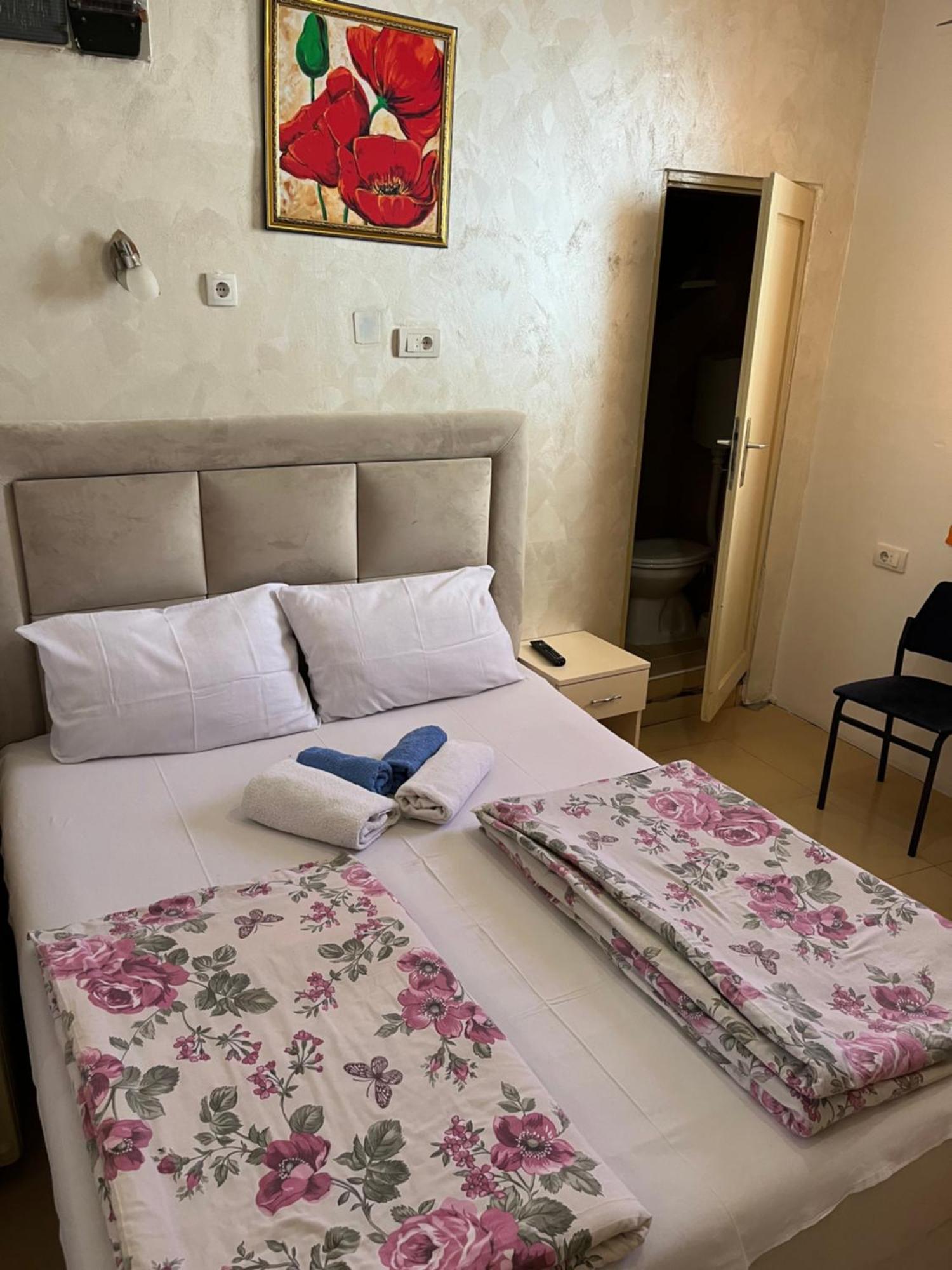 Sobe Sa Sopstvenim Kupatilom Private Rooms Bathroom In Center Novi Sad Exterior foto