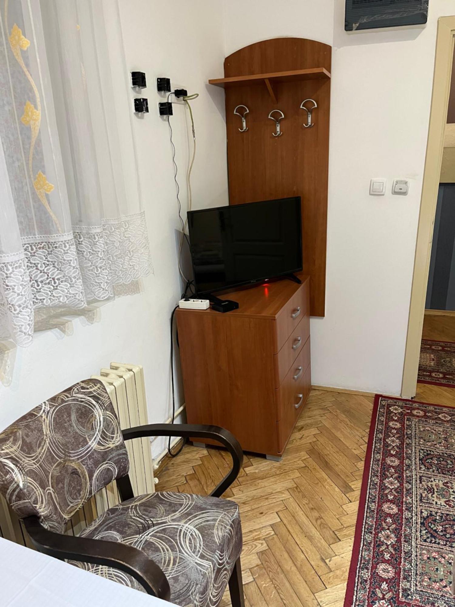Sobe Sa Sopstvenim Kupatilom Private Rooms Bathroom In Center Novi Sad Exterior foto