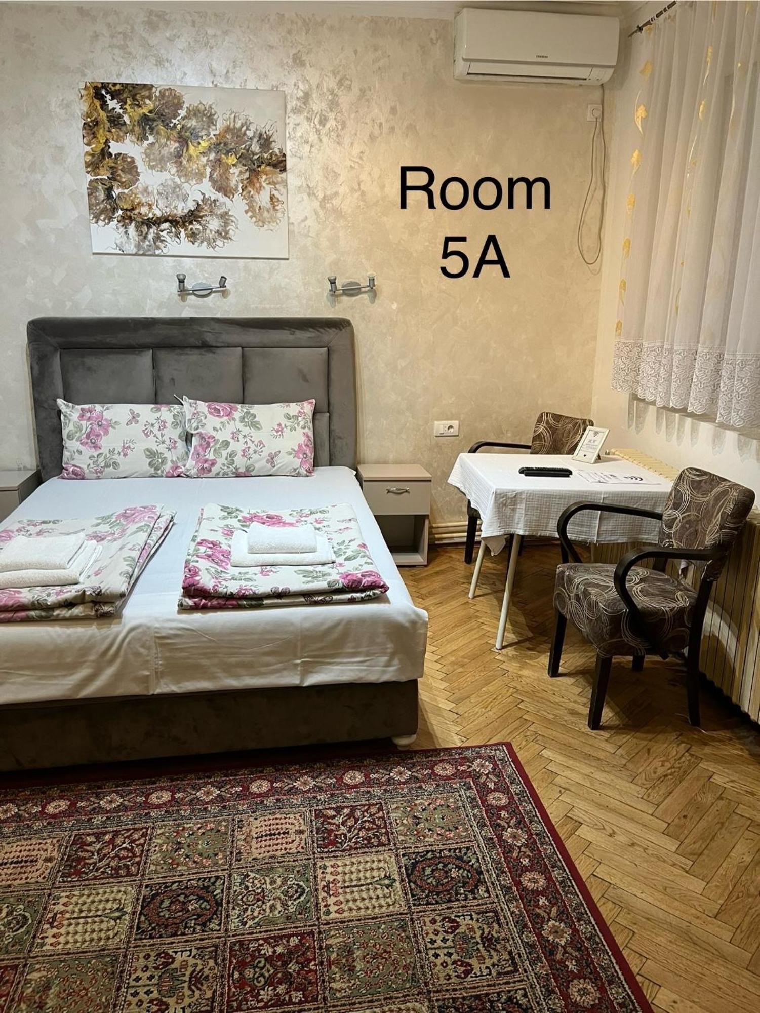 Sobe Sa Sopstvenim Kupatilom Private Rooms Bathroom In Center Novi Sad Exterior foto